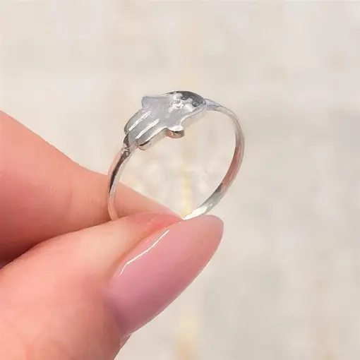 ANEL C/ MAO DE FATIMA LISA C/ UMA ZIRCONIA NO MEIO PRATA 925