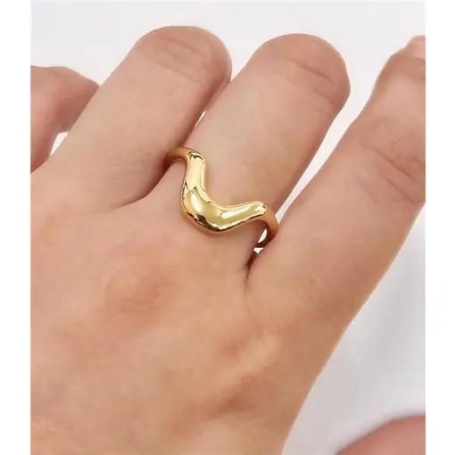 ANEL C/ DETALHE ONDULADO  FOLHEADO A OURO 18K