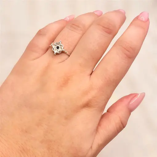 ANEL FLOR C/ ZIRCONIA NEGRA PRATA 925