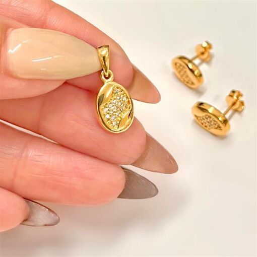 PING OVAL CRAVEJADO  FOLHEADO A OURO 18K