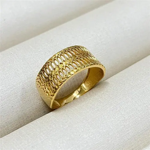 ANEL C/ DETALHES VAZADOS FOLHEADO A OURO 18K