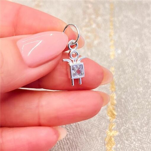 PINGENTE MENINO C/ ZIRCONIA NO CORPO PRATA 925