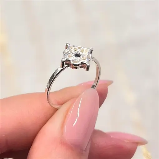 ANEL FLOR C/ ZIRCONIA NEGRA PRATA 925