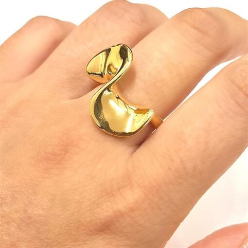 ANEL C/ ONDULADO LARGO FOLHEADO A OURO 18K