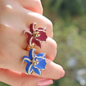 Anel Flor Esmaltado Azul e Zircônias Brancas Folheado a Ouro