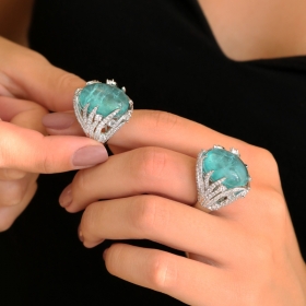 Anel com Zircônias Pedra Cabochão Água Marinha Folheado a Ródio