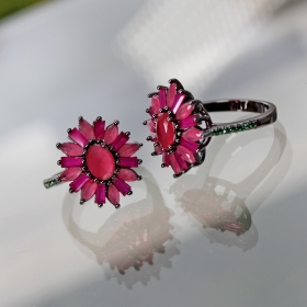 Anel Flor com Cristais na Cor Marsala Folheado a Ródio Negro