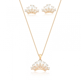 Conjunto Brinco e Corrente Coroa Folheado a Ouro Champagne