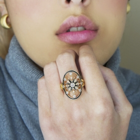 Anel Oval com Estrela Esmaltado Preto Folheado a Ouro