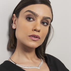 Brinco Ear Cuff Curvo com Zircônias Brancas Folheado a Ródio