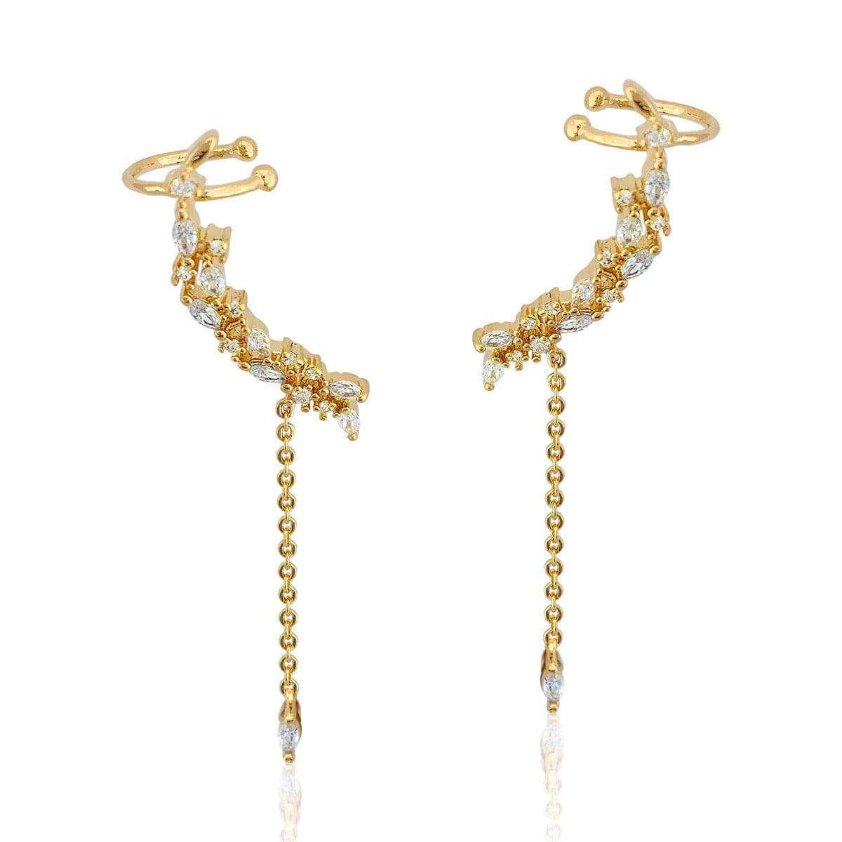 Brinco Ear Cuff com Zircônias Navetes Brancas Folheado a Ouro