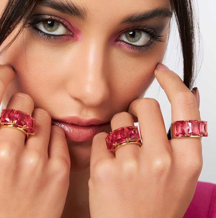 Viva magenta - tendências de joias para 2023