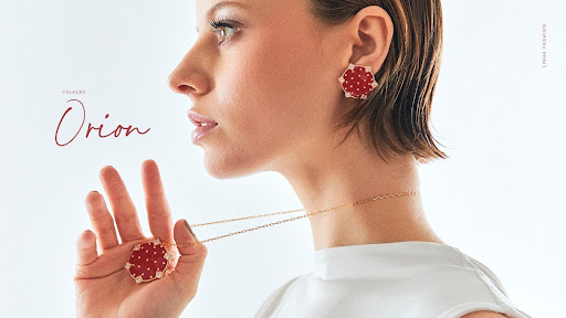 Esmaltado vermelho com zircônias: destaque da Coleção Orion