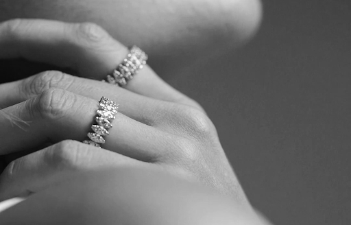 Prata 925 e banho de ródio: qualidade e brilho nas semijoias