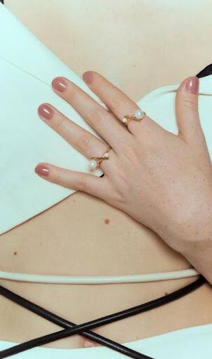 Coleção Frostea: joias com pérolas e formas naturais