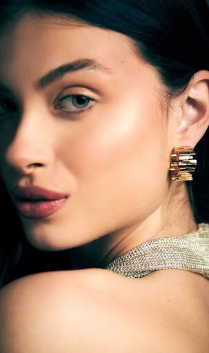 Semijoias douradas: geometria e brilho na Coleção Radiance