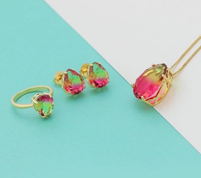 Como harmonizar peças coloridas em vitrines e mostruários