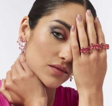 Viva magenta - tendências de joias para 2023