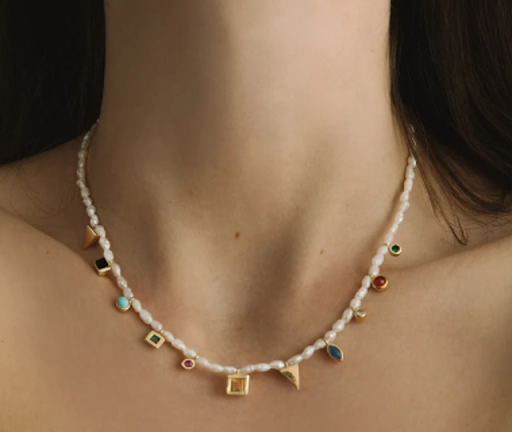 Coleção Venus, repleta de cravações em zircônias