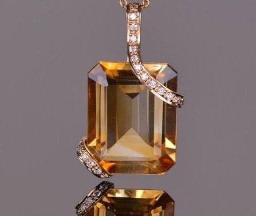 Coleção Venus, repleta de cravações em zircônias