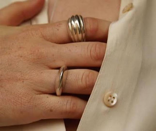 A Coleção Bardot e as peças "delineadas" com zircônias