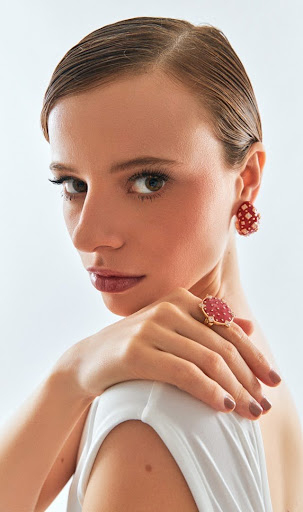 Esmaltado vermelho com zircônias: destaque da Coleção Orion