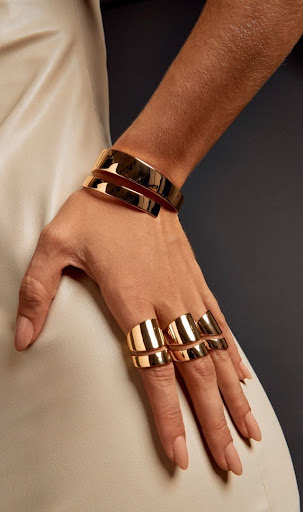 O dourado liso em destaque na Coleção Everlast