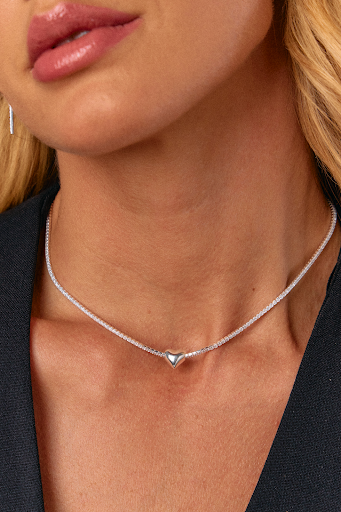 Prata 925 e banho de ródio: qualidade e brilho nas semijoias