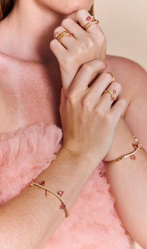 Spears: uma coleção marcada por cristais em tons de rosa!