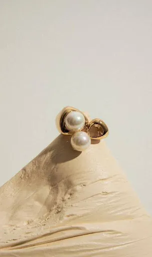 Coleção Aurora: joias com pérolas e formas geométricas