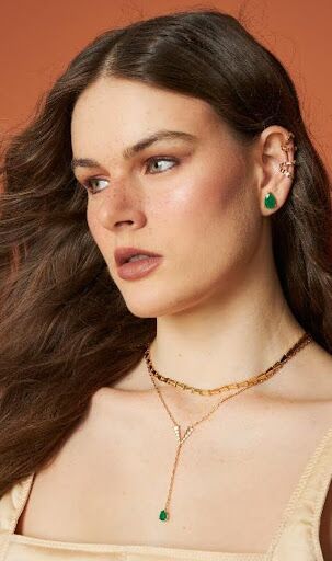 Steps: joias com metal texturizado e cristal esmeralda!