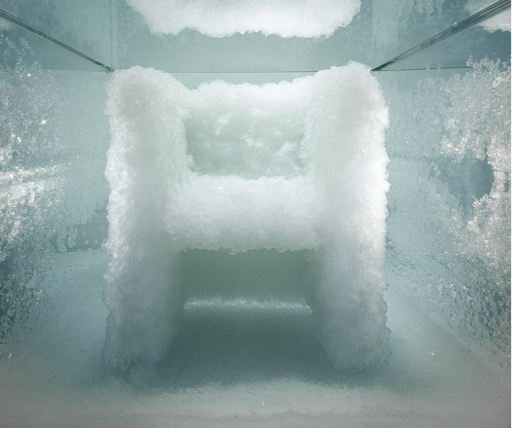 Esmaltação preta e cristais transparentes na Coleção Klår