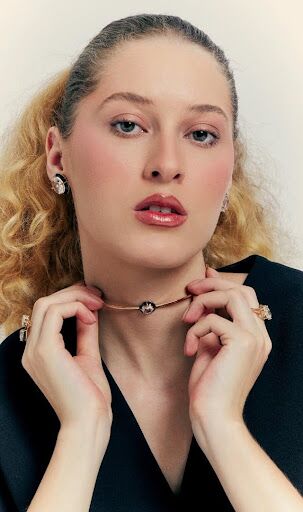 Esmaltação preta e cristais transparentes na Coleção Klår