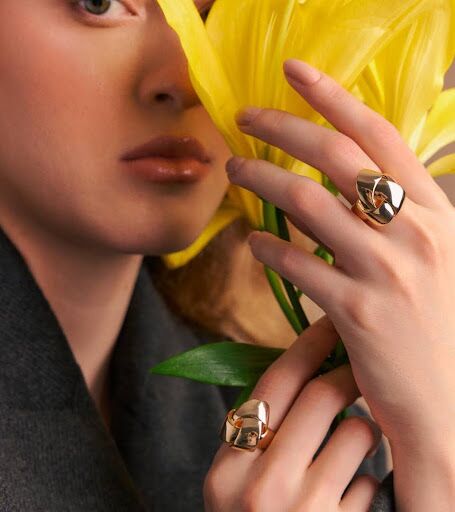 Joias minimalistas com design biofílico na Coleção Blóm