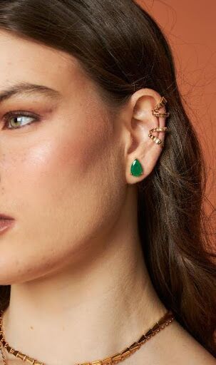 Steps: joias com metal texturizado e cristal esmeralda!