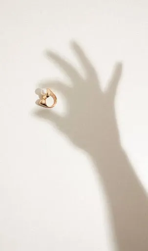 Coleção Aurora: joias com pérolas e formas geométricas