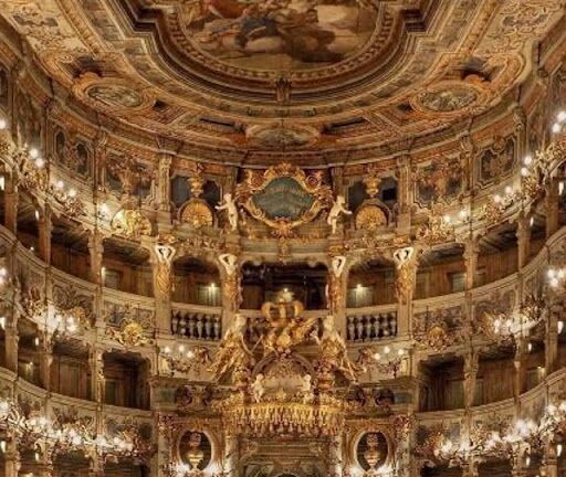 Coleção Aria: semijoias douradas cravejadas com zircônias