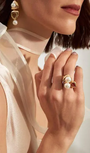 Coleção Aurora: joias com pérolas e formas geométricas