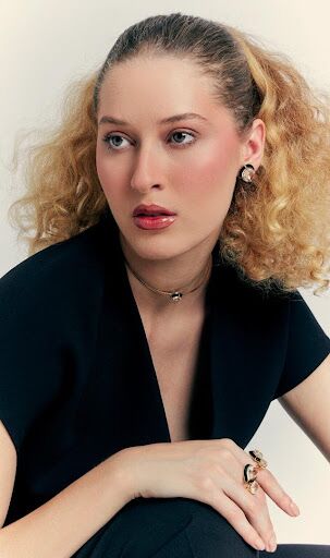 Esmaltação preta e cristais transparentes na Coleção Klår