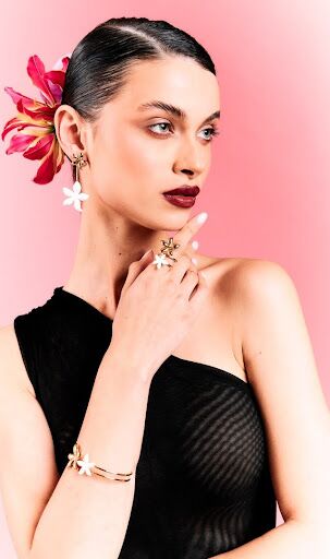 Pulseira, brinco de flor e muito mais na Coleção Rosalia!