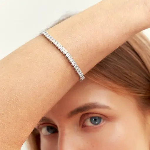 PULSEIRA RIVIERA COM CRISTAIS QUADRADOS BRANCOS BANHADO A RÓDIO