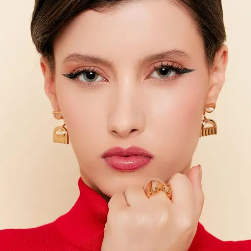 BRINCO EAR JACKET TEXTURIZADO E CRISTAL BANHADO A OURO
