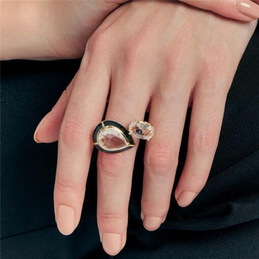 ANEL COM CRISTAL DE GOTA E OVAL ESMALTADO BANHADO A OURO