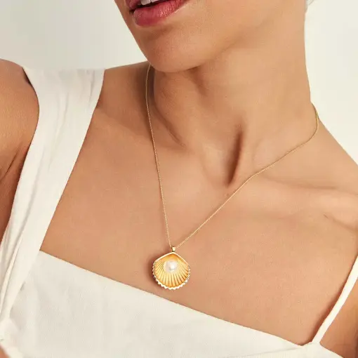 COLAR COM PINGENTE DE CONCHA E PÉROLA SHELL