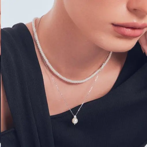 COLAR COM PINGENTE DE PÉROLA SHELL E CRISTAL PRATA RODINADA