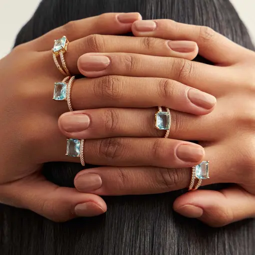 ANEL VAZADO COM CRISTAL RETANGULAR E ZIRCÔNIAS