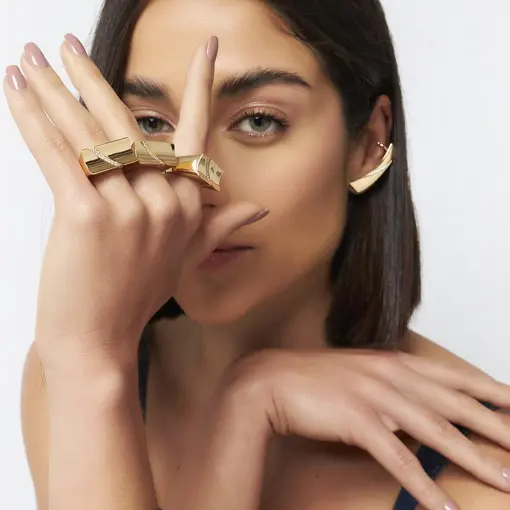 BRINCO EAR CUFF RETANGULAR FILEIRA COM ZIRCÔNIAS BANHADO A OURO