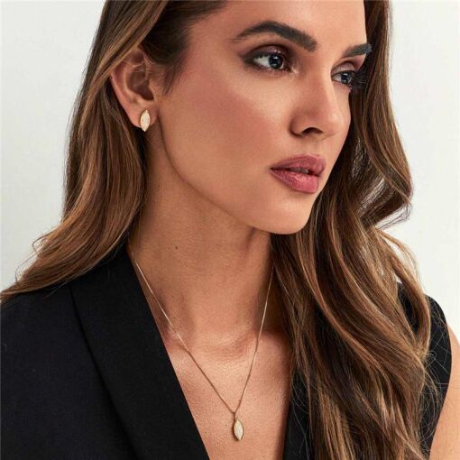 CONJUNTO COM PINGENTE EM NAVETE CRAVEJADO DE ZIRCÔNIAS