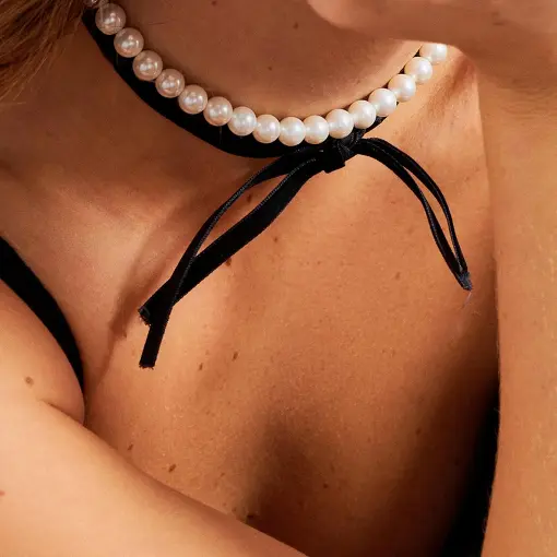 CHOKER EM CAMURÇA COM PÉROLAS SHELL