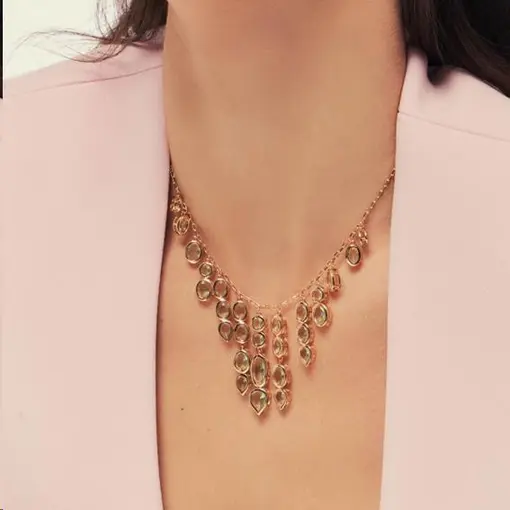 COLAR COM CRISTAIS EM FORMAS GEOMÉTRICAS